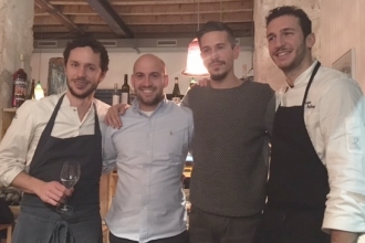 01 - Gli chef Marco Ambrosino e Salvatore Giugliano con Jason Ligas e Andrea Sala 01 - Gli chef Marco Ambrosino e Salvatore Giugliano con Jason Ligas e Andrea Sala