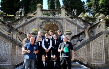 19 - Gli studenti dell'Alberghiero di Casargo con organizzatori e chef